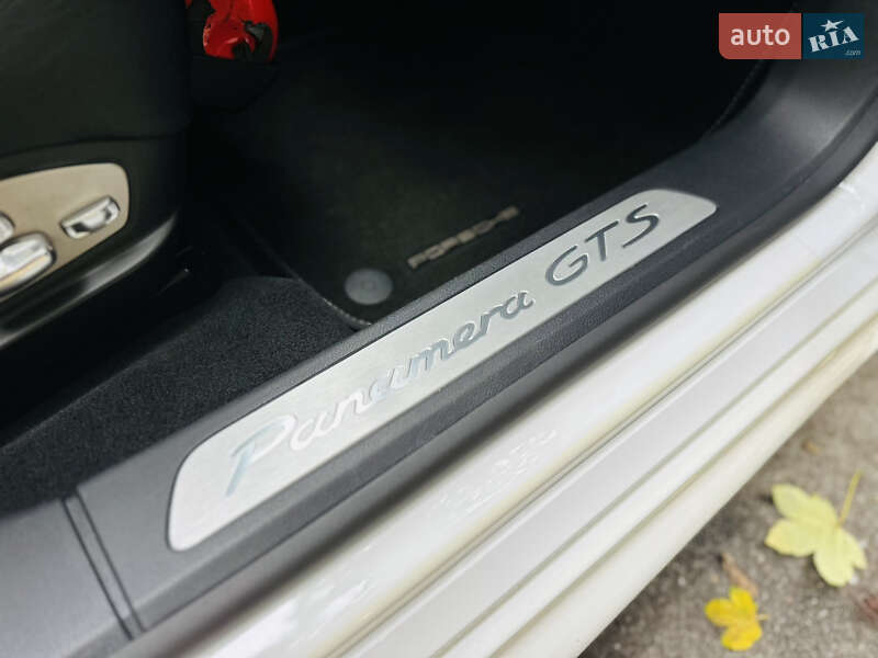 Фастбек Porsche Panamera 2012 в Києві фото 43 Фастбек Porsche Panamera 2012 в Києві