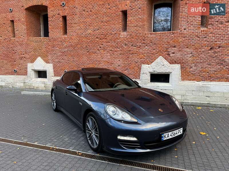 Фастбек Porsche Panamera 2010 в Львові