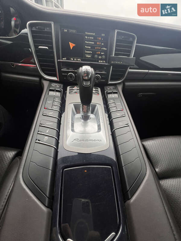 Фастбэк Porsche Panamera 2015 в Черкассах