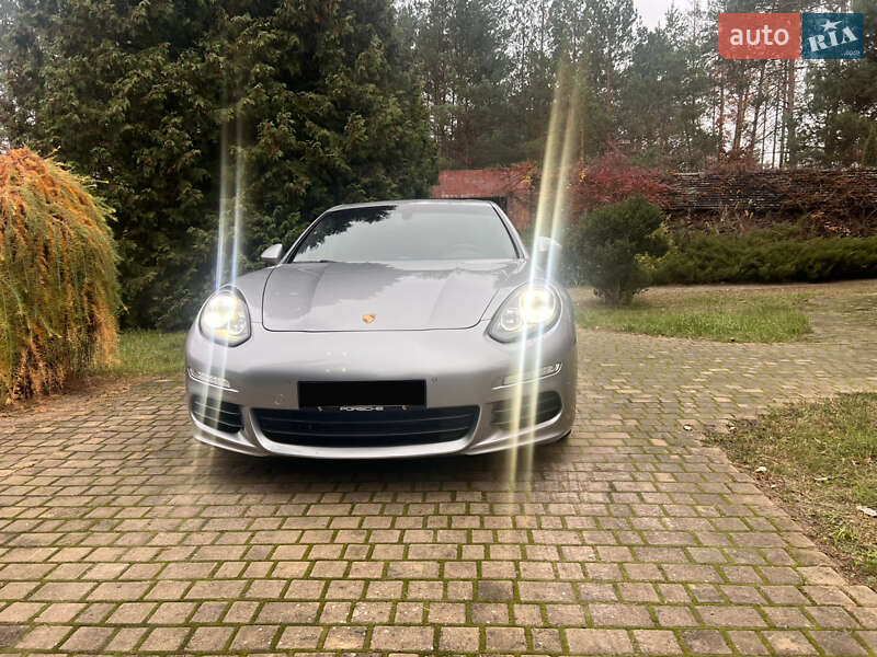Фастбэк Porsche Panamera 2015 в Черкассах