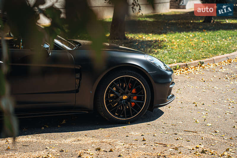 Фастбэк Porsche Panamera 2020 в Киеве