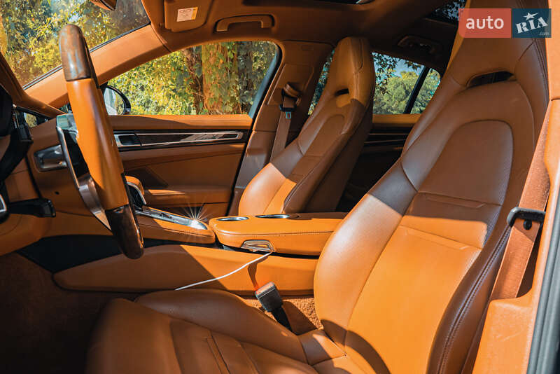 Фастбэк Porsche Panamera 2020 в Киеве