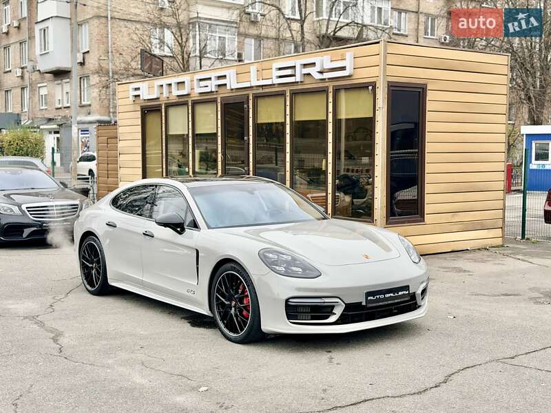 Porsche Panamera 2022