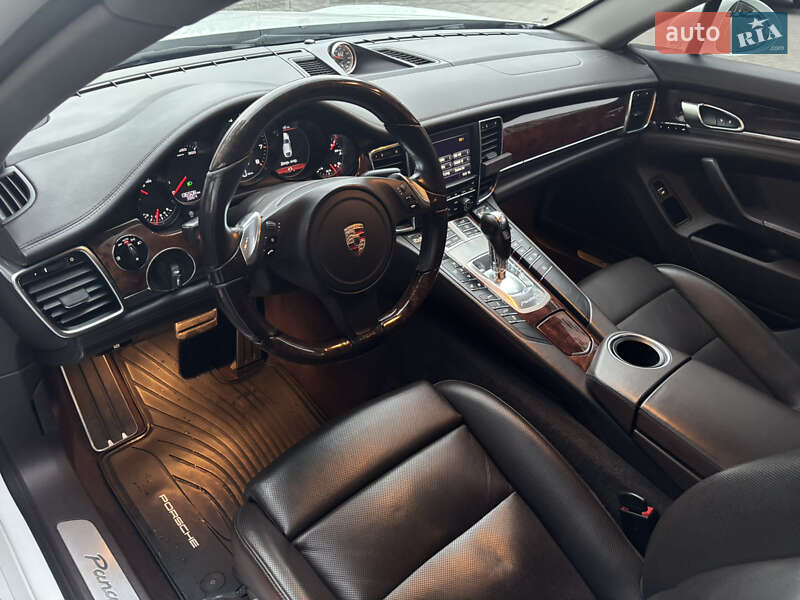 Фастбэк Porsche Panamera 2013 в Киеве