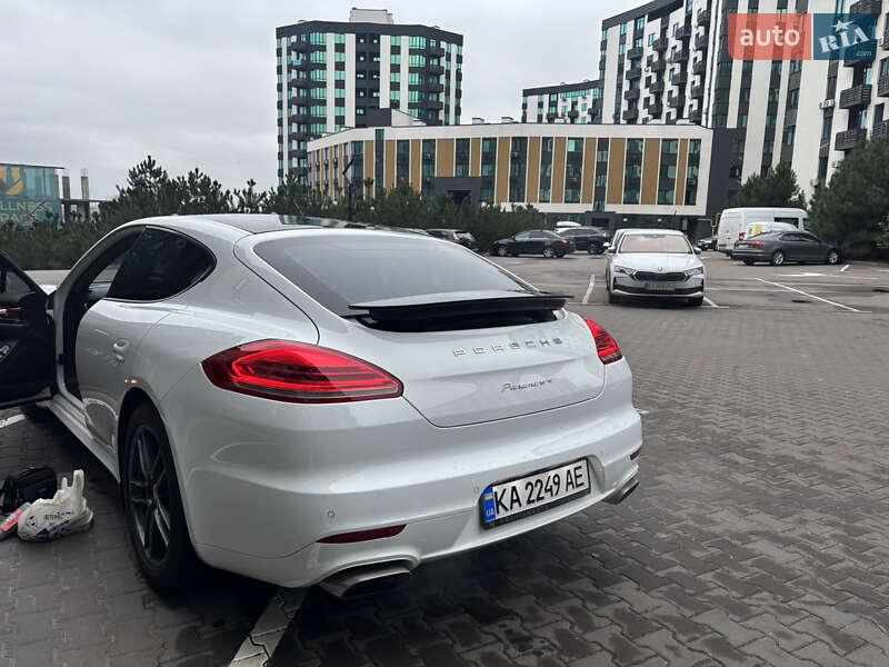 Фастбэк Porsche Panamera 2013 в Киеве