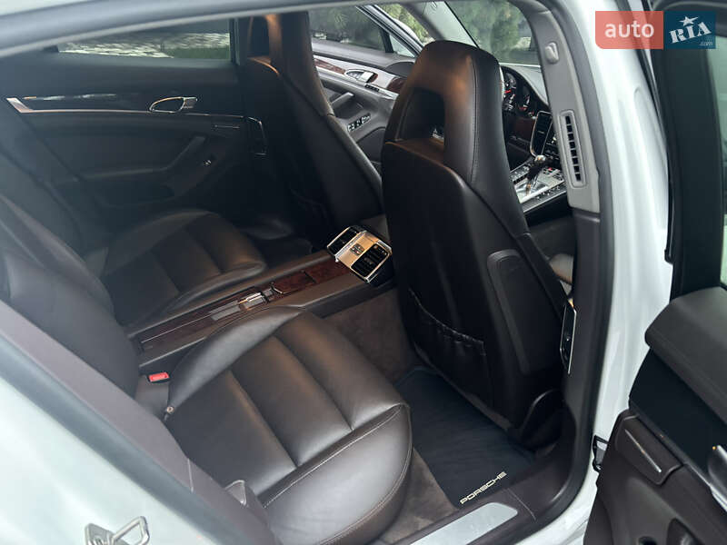 Фастбэк Porsche Panamera 2013 в Киеве