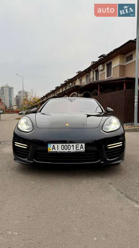 Фастбэк Porsche Panamera 2015 в Киеве