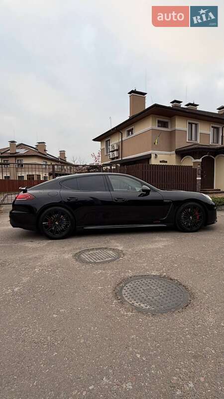 Фастбэк Porsche Panamera 2015 в Киеве