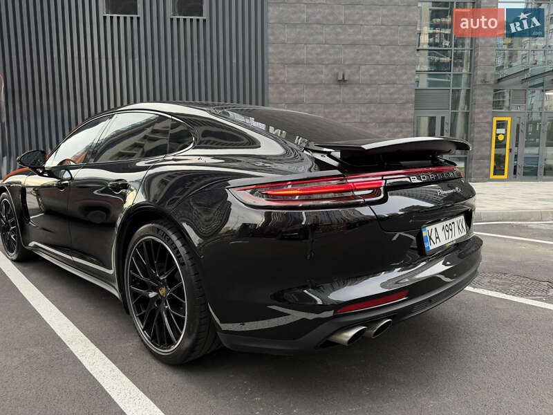 Фастбэк Porsche Panamera 2018 в Киеве фото 6 Фастбэк Porsche Panamera 2018 в Киеве