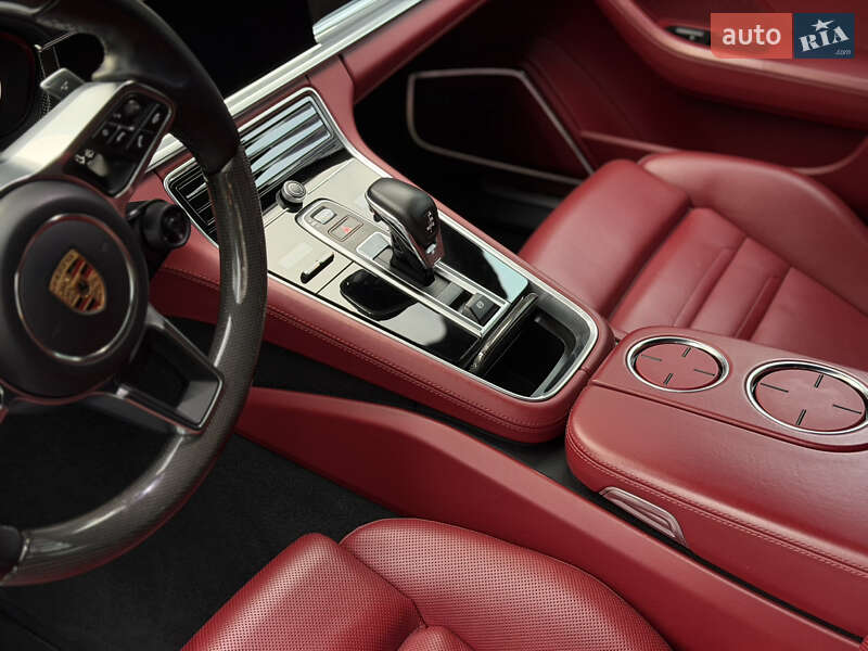 Фастбэк Porsche Panamera 2018 в Киеве фото 26 Фастбэк Porsche Panamera 2018 в Киеве