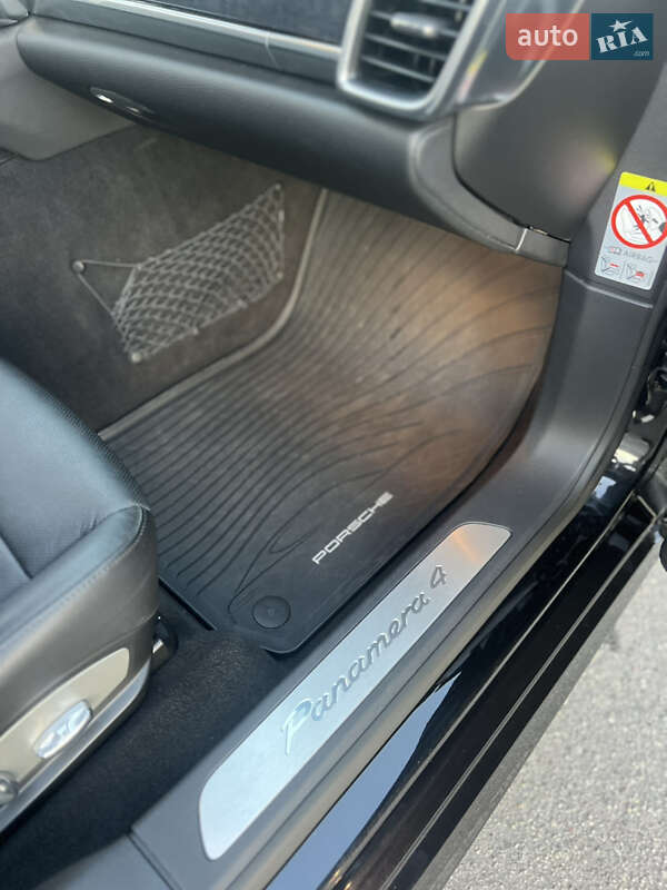 Фастбек Porsche Panamera 2013 в Києві фото 37 Фастбек Porsche Panamera 2013 в Києві
