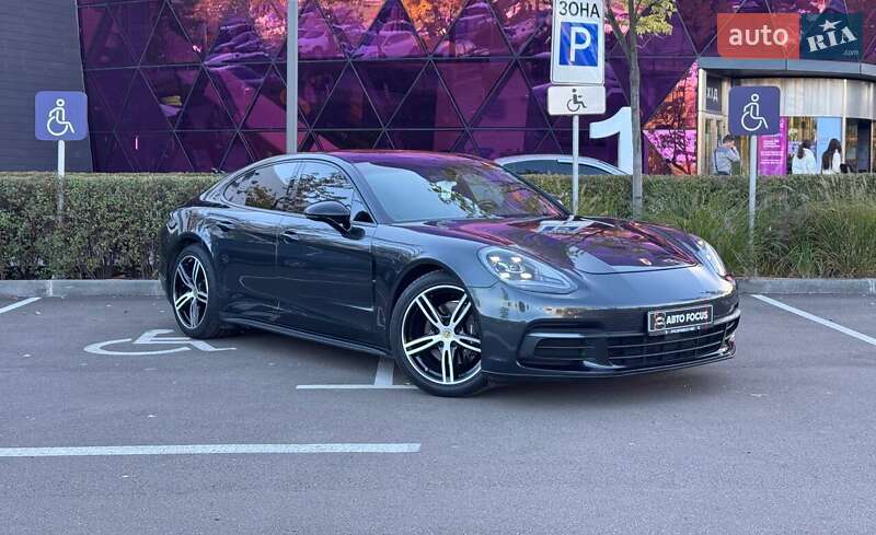 Фастбэк Porsche Panamera 2018 в Киеве фото Фастбэк Porsche Panamera 2018 в Киеве