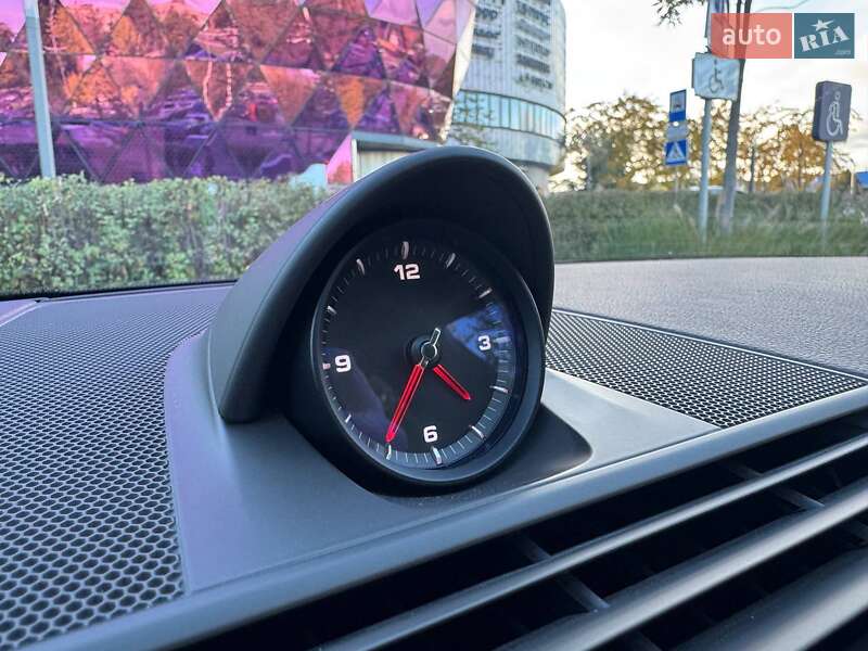 Фастбэк Porsche Panamera 2018 в Киеве фото 34 Фастбэк Porsche Panamera 2018 в Киеве