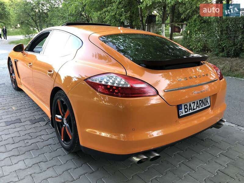 Фастбэк Porsche Panamera 2010 в Черновцах