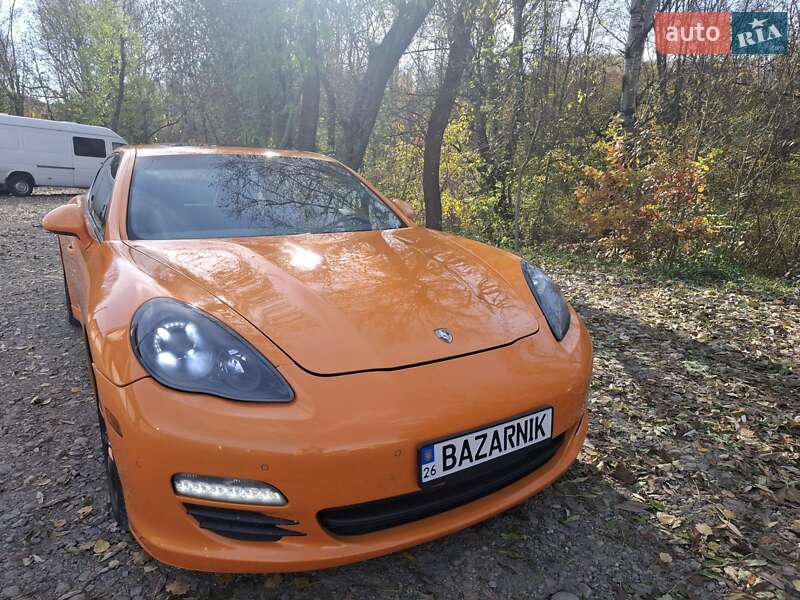 Фастбэк Porsche Panamera 2010 в Черновцах