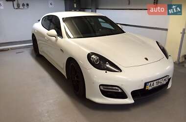 Фастбэк Porsche Panamera 2012 в Черновцах
