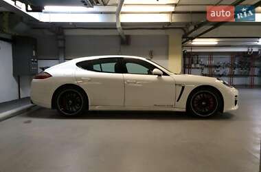 Фастбэк Porsche Panamera 2012 в Черновцах