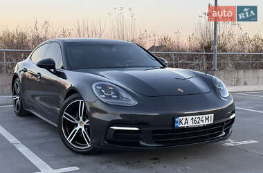 Фастбэк Porsche Panamera 2018 в Киеве