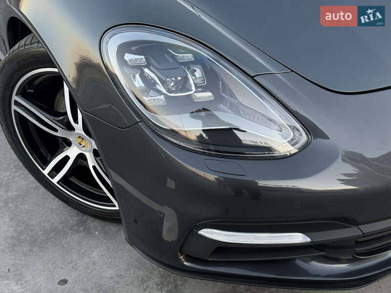 Фастбек Porsche Panamera 2018 в Києві