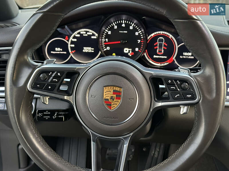 Фастбек Porsche Panamera 2018 в Києві