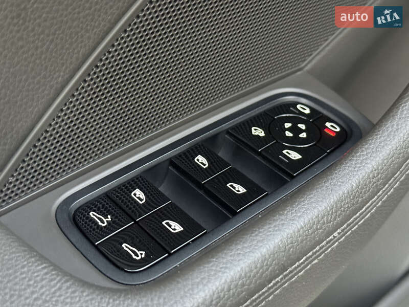 Фастбек Porsche Panamera 2018 в Києві