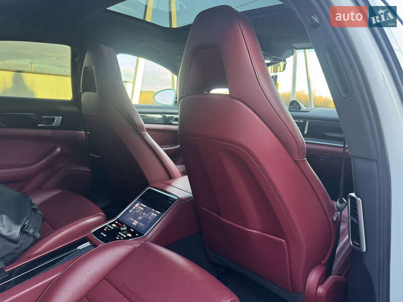 Фастбек Porsche Panamera 2017 в Хмельницькому