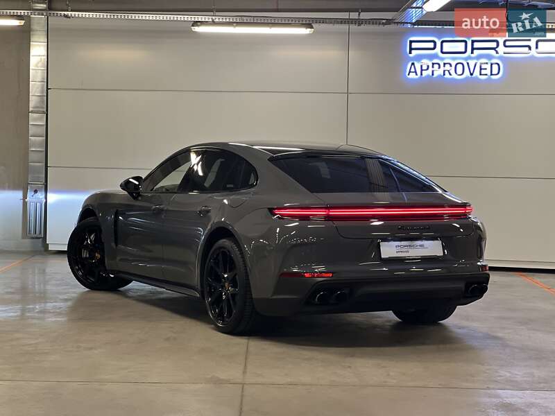 Фастбэк Porsche Panamera 2025 в Киеве