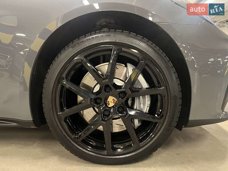 Фастбэк Porsche Panamera 2025 в Киеве