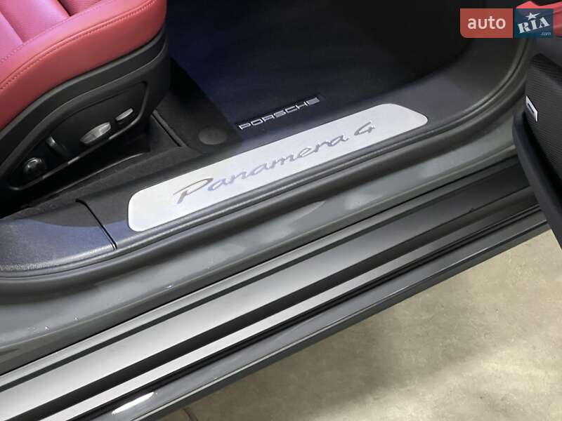 Фастбэк Porsche Panamera 2025 в Киеве