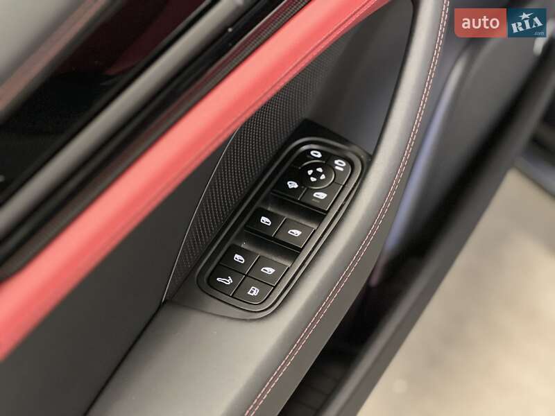 Фастбэк Porsche Panamera 2025 в Киеве