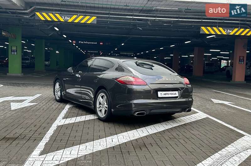Фастбэк Porsche Panamera 2012 в Киеве