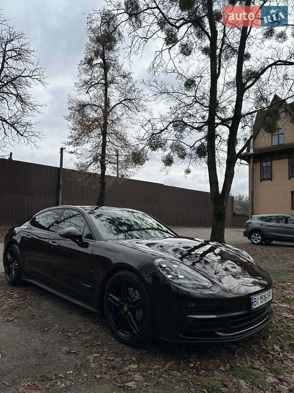 Фастбек Porsche Panamera 2017 в Києві