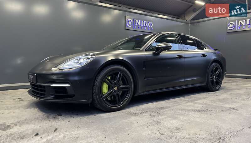 Фастбэк Porsche Panamera 2017 в Киеве