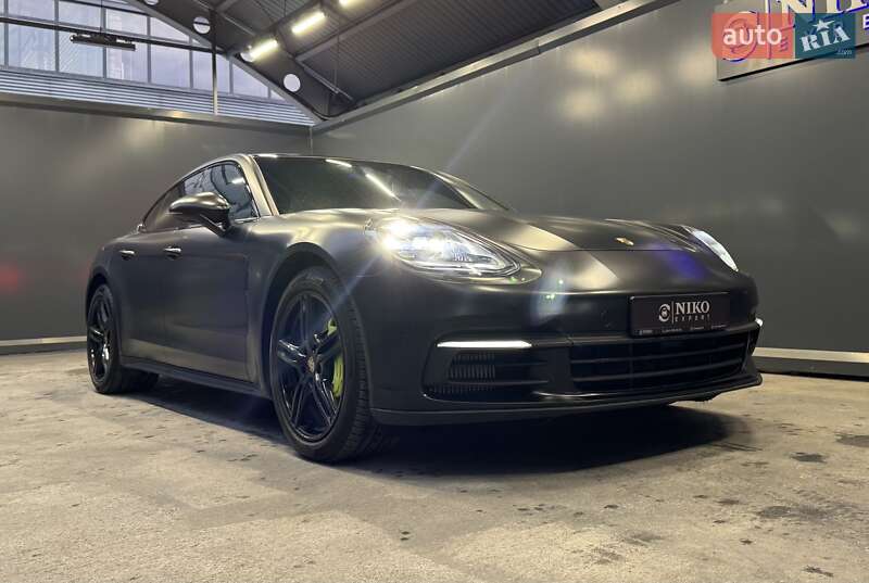 Фастбэк Porsche Panamera 2017 в Киеве