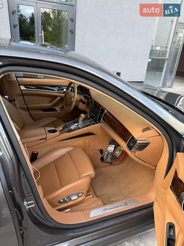 Фастбек Porsche Panamera 2014 в Львові фото 8 Фастбек Porsche Panamera 2014 в Львові