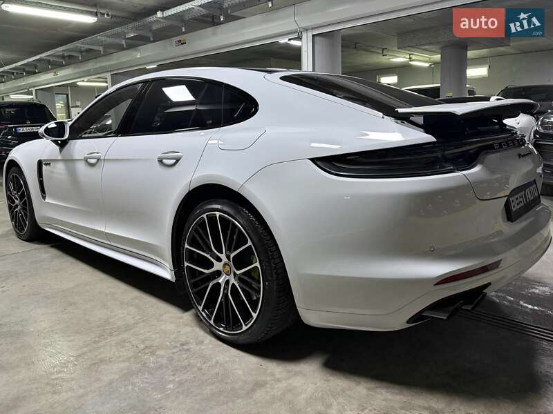 Фастбэк Porsche Panamera 2023 в Киеве фото 16 Фастбэк Porsche Panamera 2023 в Киеве