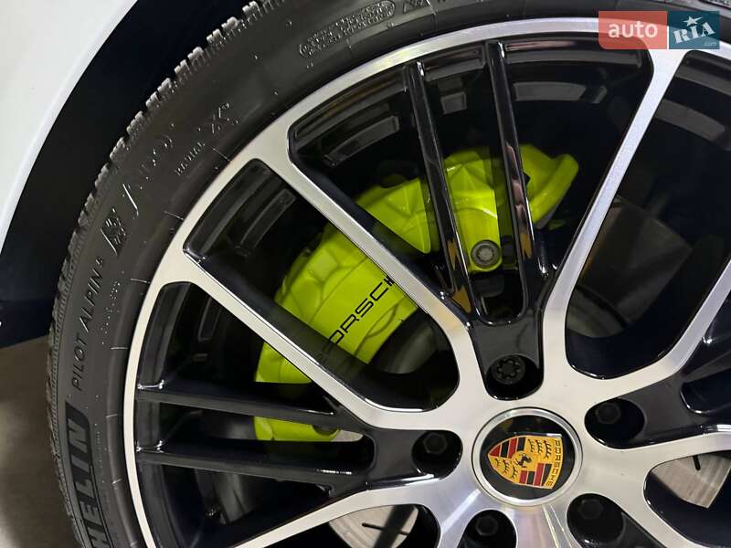 Фастбэк Porsche Panamera 2023 в Киеве фото 26 Фастбэк Porsche Panamera 2023 в Киеве