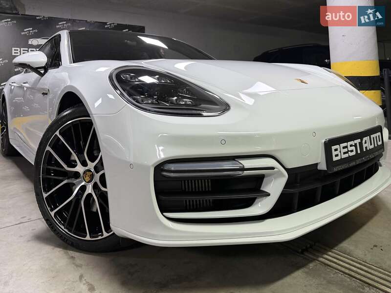 Фастбэк Porsche Panamera 2023 в Киеве фото Фастбэк Porsche Panamera 2023 в Киеве