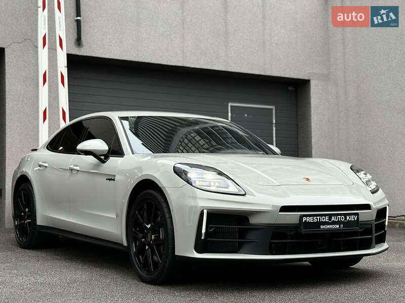 Фастбэк Porsche Panamera 2024 в Киеве