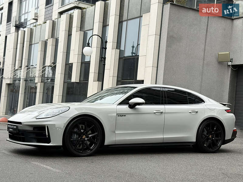 Фастбэк Porsche Panamera 2024 в Киеве