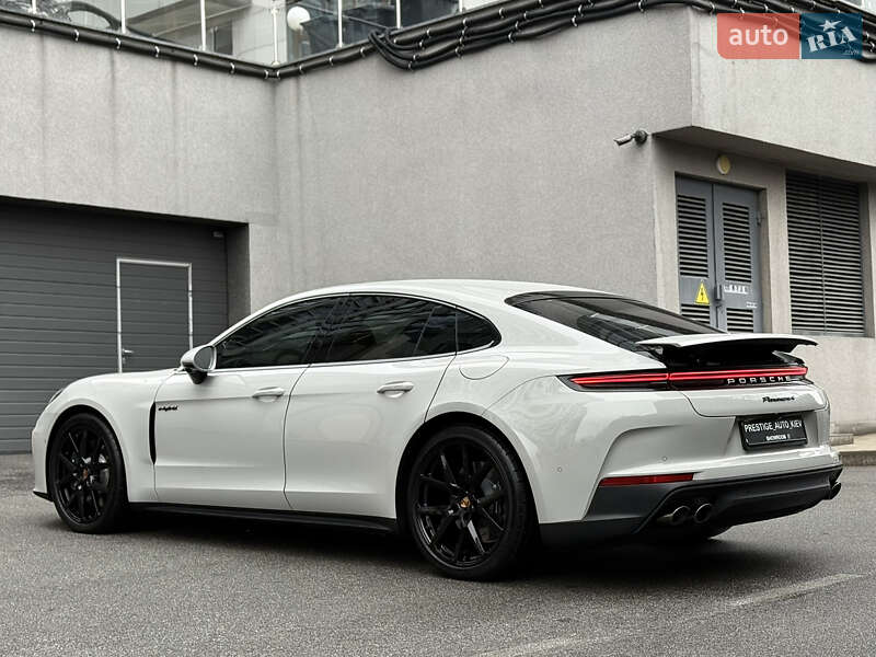 Фастбэк Porsche Panamera 2024 в Киеве