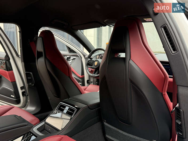 Фастбэк Porsche Panamera 2024 в Киеве