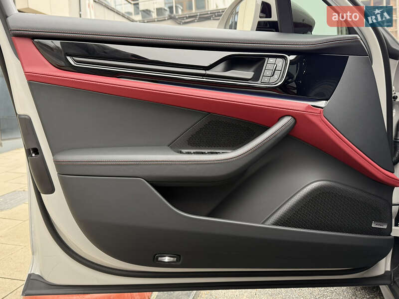 Фастбэк Porsche Panamera 2024 в Киеве