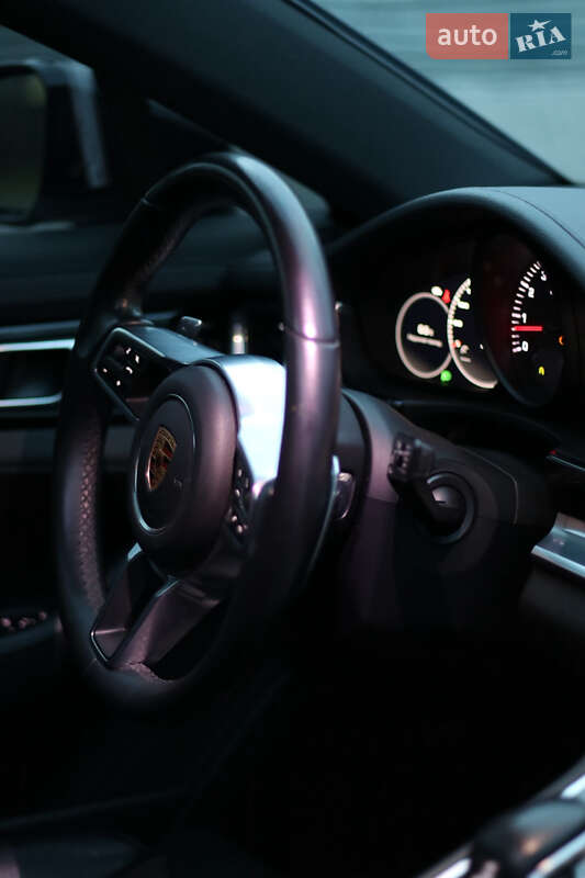 Фастбэк Porsche Panamera 2017 в Киеве фото 11 Фастбэк Porsche Panamera 2017 в Киеве