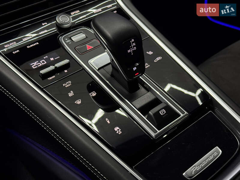 Фастбек Porsche Panamera 2023 в Києві