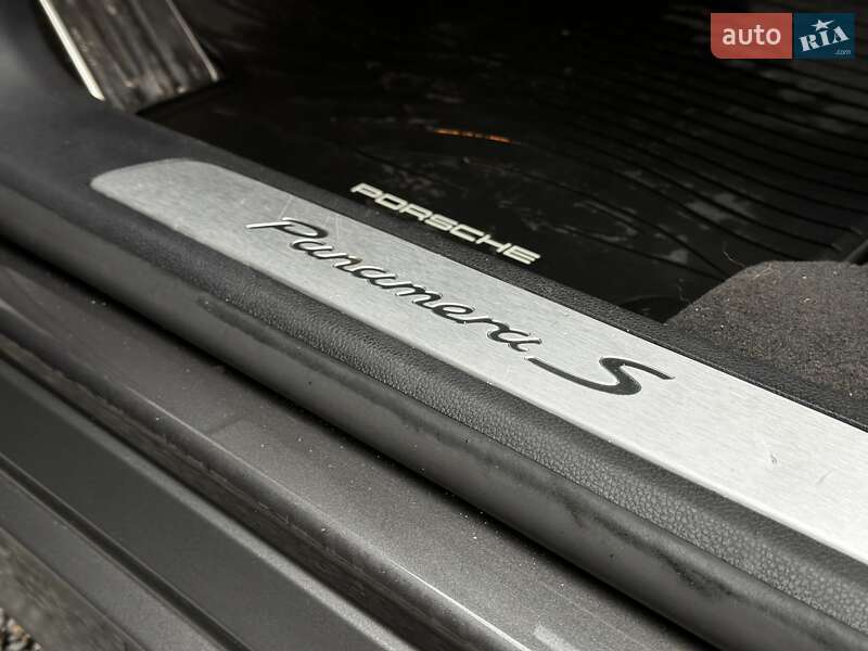 Фастбэк Porsche Panamera 2013 в Львове фото 23 Фастбэк Porsche Panamera 2013 в Львове