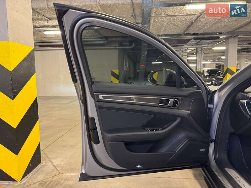 Фастбэк Porsche Panamera 2019 в Киеве фото 33 Фастбэк Porsche Panamera 2019 в Киеве