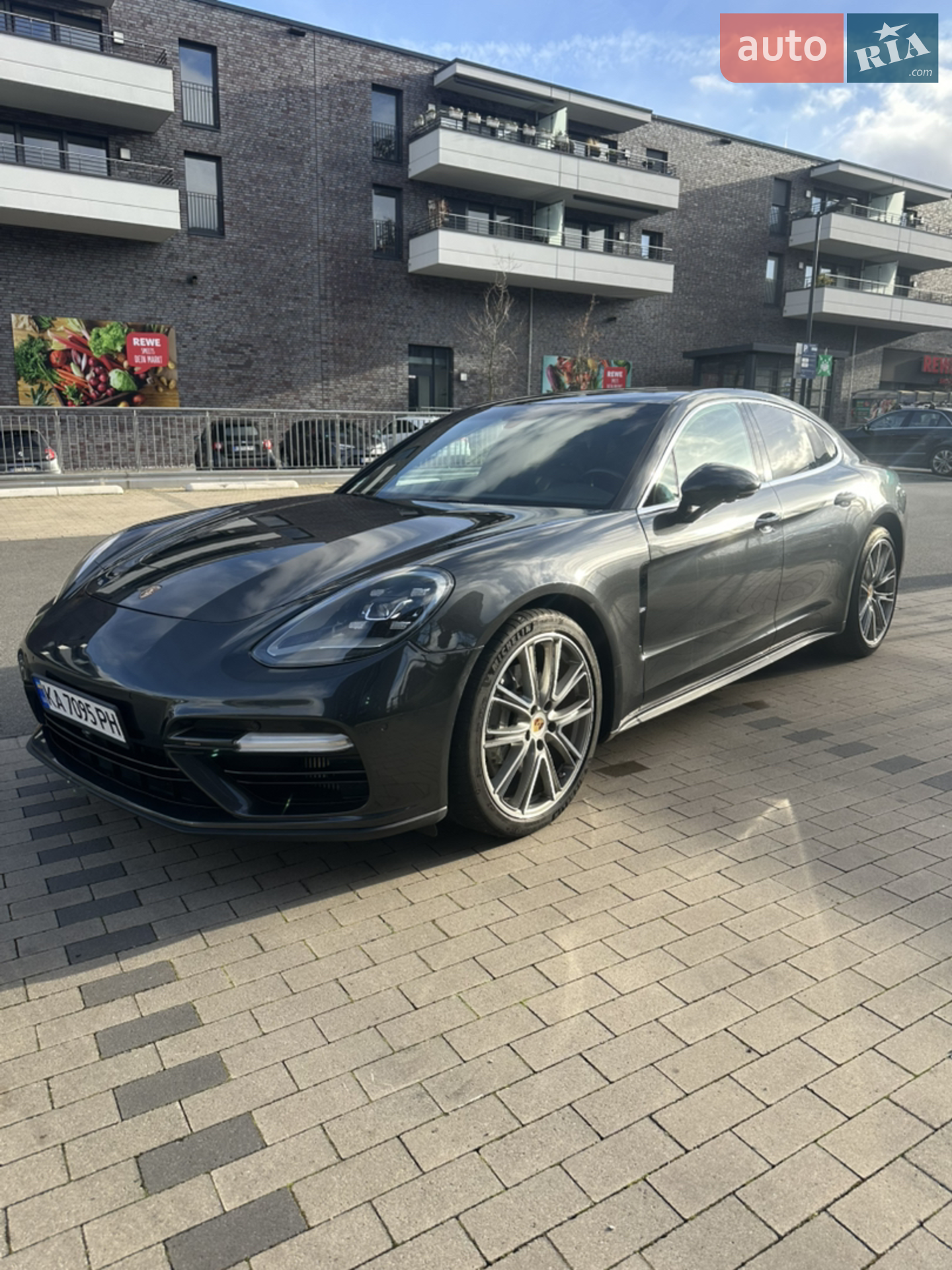 2017 Porsche Panamera - мініатюра 3