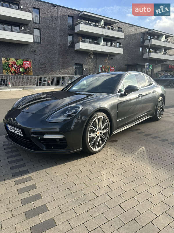 Фастбэк Porsche Panamera 2017 в Львове