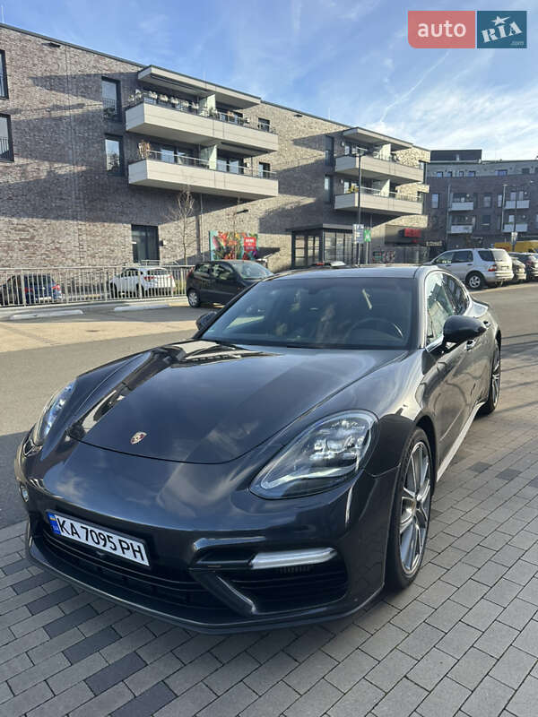 Фастбэк Porsche Panamera 2017 в Львове